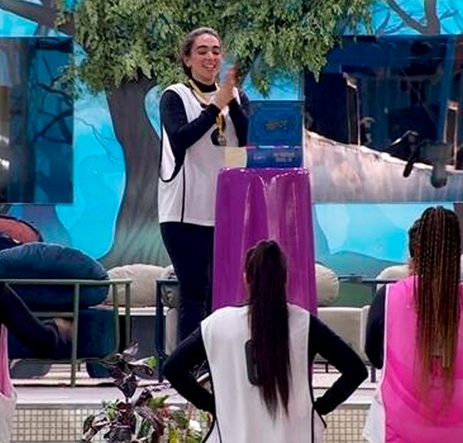 Será? Internautas afirmam que houve manipulação na Prova do Líder do BBB24 e clamam por revisão A web garante que viu Fernanda Bande olhar o cartão e dar sinais para Giovanna Lima