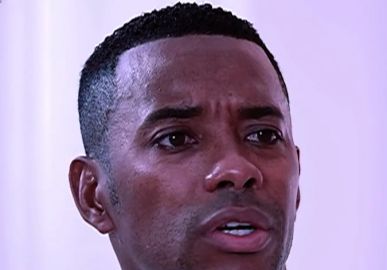 Robinho fala pela primeira vez sobre condenação no exterior por estupro coletivo: <i>Continuo sendo respeitoso e carinhoso</i>