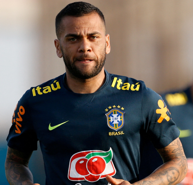 Justiça espanhola concede liberdade provisória a Daniel Alves sob fiança de cinco milhões de reais