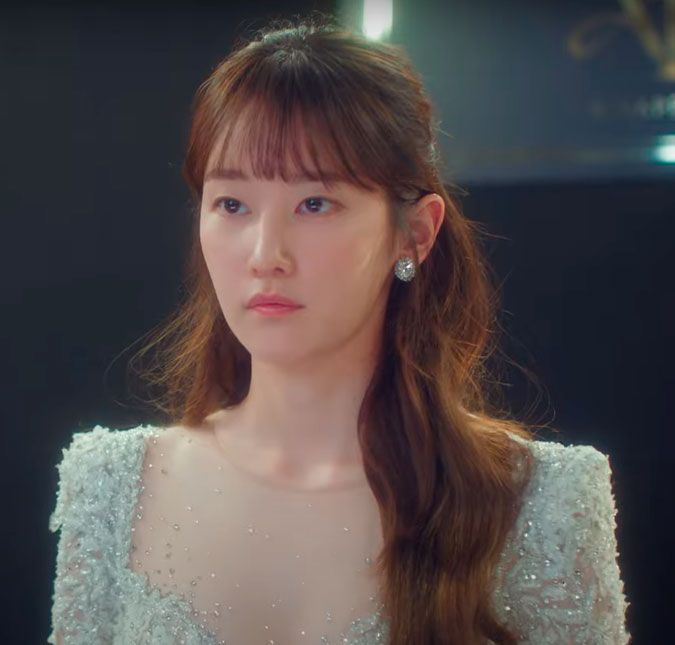 Atriz de Wedding Impossible, Jeon Jong-seo viraliza na web ao fazer lançamento em jogo de beisebol O vídeo da artista chamou atenção por motivos curiosos