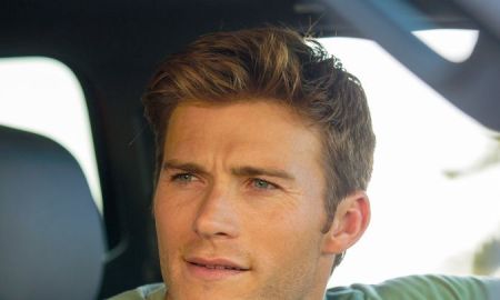 Ele rouba suspiros! Veja algumas fotos sensuais de Scott Eastwood