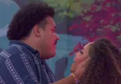 Rola clima entre Lucas Buda e Pitel na festa do líder; veja o que rolou na madrugada do <I>BBB24</I>