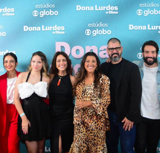 Regina Casé, Humberto Carrão e elenco de <i>Dona Lurdes - o Filme</i> se reúnem para pré-estreia, veja