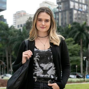 Ela brilha nas telinhas! Confira tudo sobre a carreira da atriz Juliana Paiva