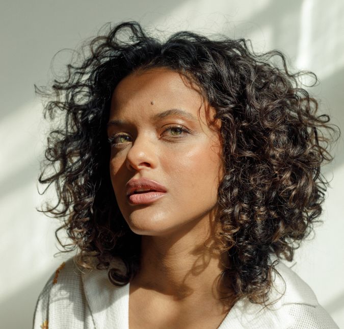 Thainá Duarte revela apoio de Lázaro Ramos, Adriana Esteves e Babu Santana em sua trajetória: - Me deram a mão e me ajudaram Em entrevista exclusiva, a atriz revelou o que os fãs podem esperar da próxima série nacional Maria Bonita