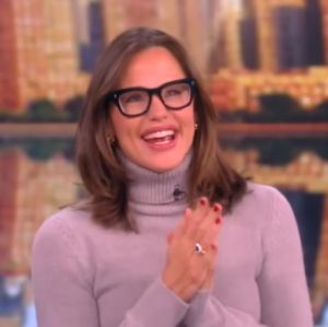 Jennifer Garner revela dificuldade na maternidade: <I>Descobrir quem serão</I>