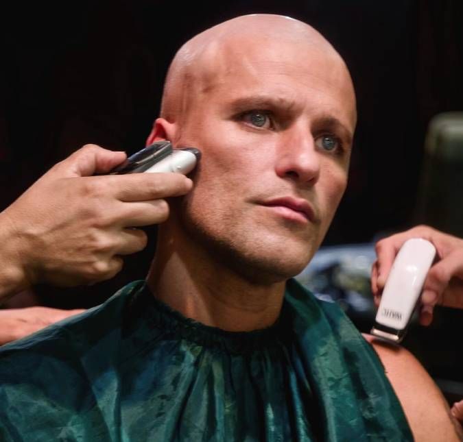 Bruno Gagliasso adota novo visual e web reage: -Bruce Willis dos trópicos Intitulado Por um Fio, longa baseado no livro homônimo de Drauzio Varella, o ator viverá Fernando, irmão do médico, que morreu de câncer de pulmão