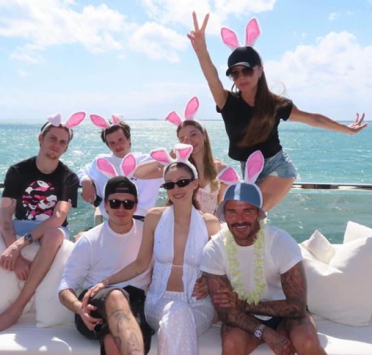 Família Beckham, Zeca Pagodinho, Xuxa Meneghel... Confira os famosos que estão comemorando a Páscoa!