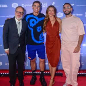 Reynaldo Gianecchini e Grazi Massafera recebem famosos na estreia de <i>Uma Família Feliz</i>