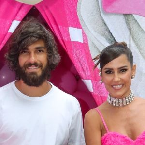 Deborah Secco e Hugo Moura estariam morando juntos mesmo após separação, diz jornal