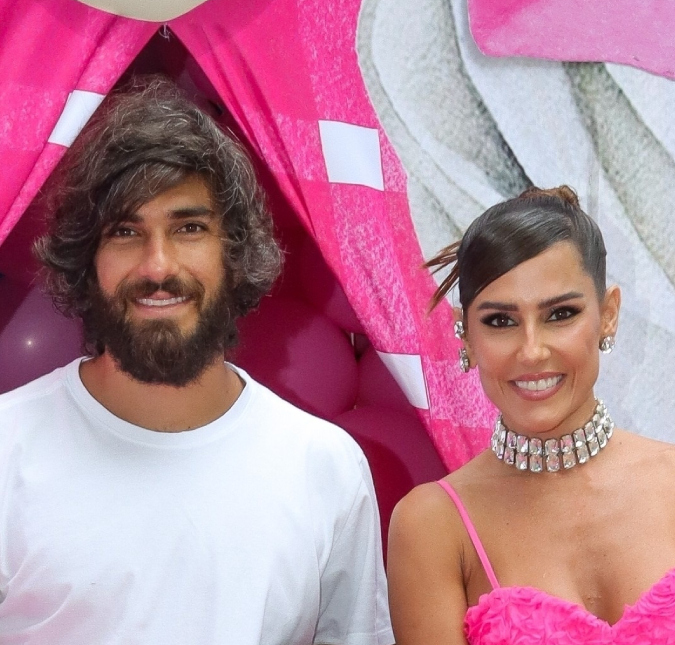 Deborah Secco e Hugo Moura estariam morando juntos mesmo após separação, diz jornal