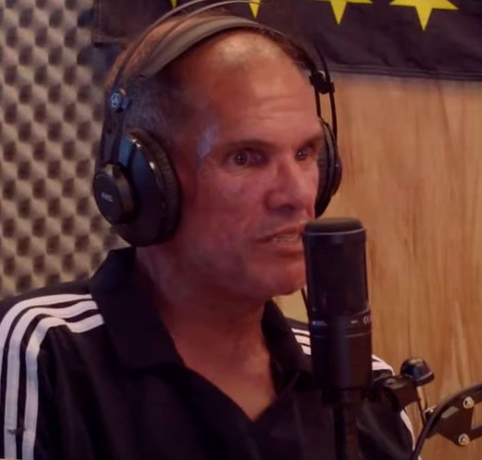 Geovani Silva, ex-jogador do Vasco, comemora alta hospitalar após quase um mês internado: Seguimos em casa com o tratamento O atleta contou a boa notícia nas redes sociais