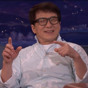 Pai espião? Carreira infantil? Mãe traficante? Conheça algumas curiosidades sobre Jackie Chan!