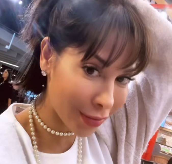 Com novo visual, Maíra Cardi manda recado nas redes sociais: <i>Voltei não, cheguei</i>