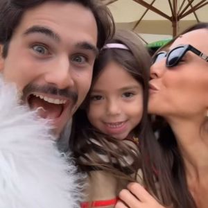 Sabrina Sato e Zoe comemoram com Nicolas Prattes após maratona em Paris