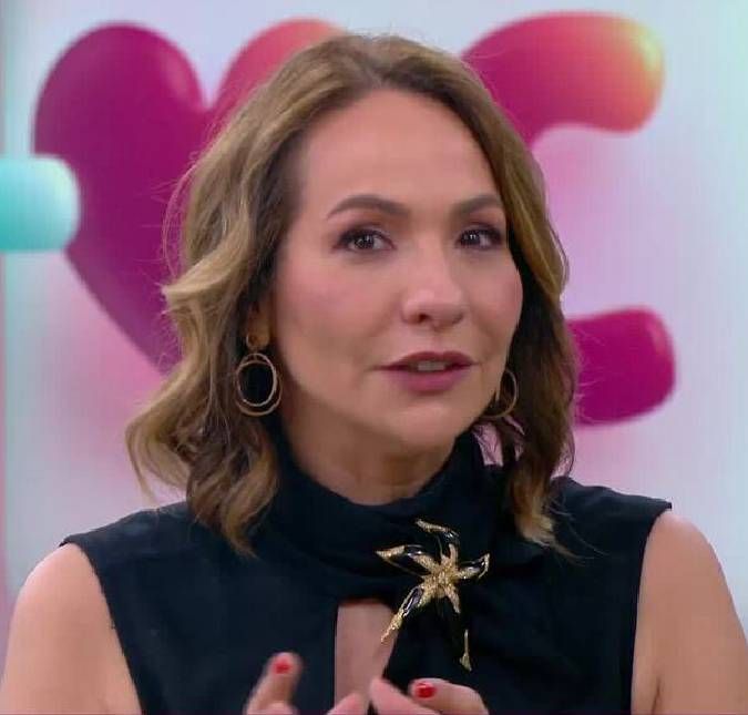 Maria Beltrão torce pé em acidente doméstico e agradece marido pelo suporte: Sinônimo de caridade A jornalista contou que o machucado foi sem explicação