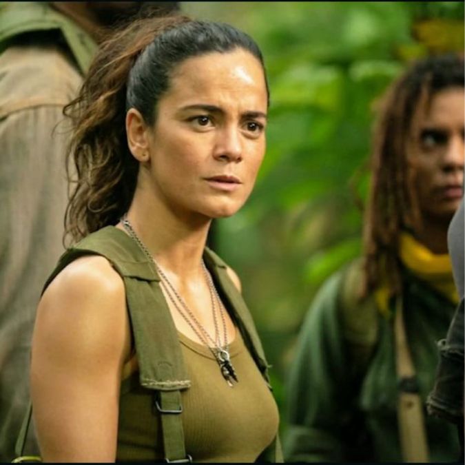 Alice Braga entrega como descobriu sua bissexualidade