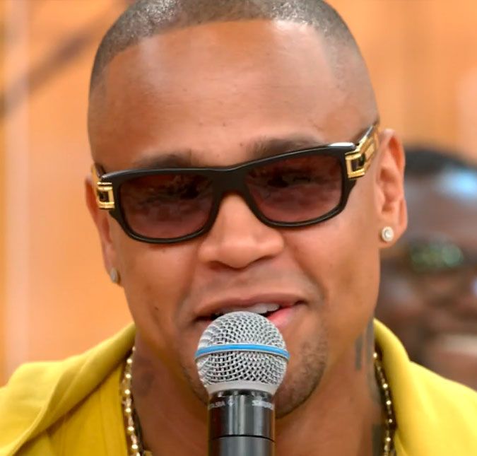 Léo Santana fala sobre importância da família e declara: - Lore e Liz só fizeram aumentar muito mais esse amor O cantor se derreteu pelas mulheres de sua vida