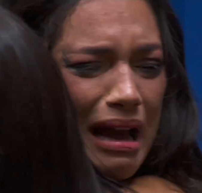 Surto, mensagem de Fafá de Belém... Veja as reações de Alane depois da eliminação Momento da saída do reality show causou burburinho nas redes sociais