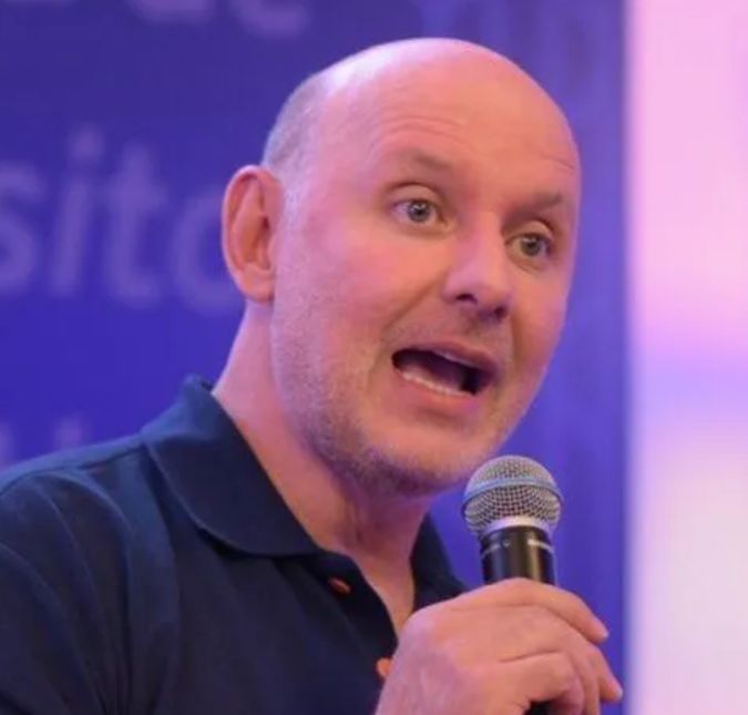 Tande, astro do vôlei, sofre infarto: 98% de entupimento de uma veia principal do coração O ex jogador está se recuperando no hospital