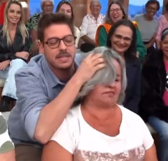 Fábio Porchat ironiza caso de cadáver em banco, assista O apresentador do Que História É Essa, Porchat? reproduziu o caso com uma convidada da plateia do Encontro