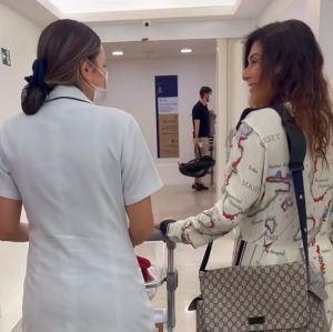 Fernanda Paes Leme se emociona ao sair da maternidade com filha: <i>- Uma nova aventura começa</i>