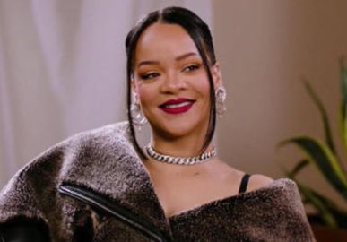 Rihanna explica mudança de estilo e revela seus arrependimentos na moda: <i>- Eu fiz isso mesmo?</i>