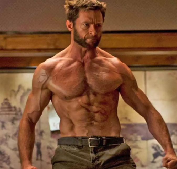 Corpo malhado de Hugh Jackman roubou sua atenção no trailer de Deadpool 3? Veja o treino do ator! Aos 54 anos de idade, Jackman pegou pesado na academia para voltar a ter corpo de Wolverine