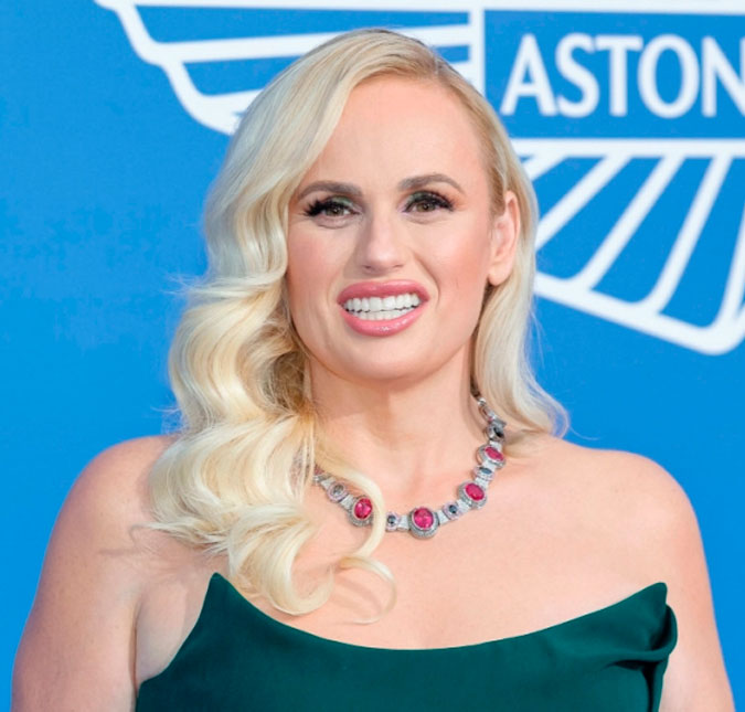 Livro de Rebel Wilson tem capítulo sobre Sacha Baron Cohen retirado de impressão australiana