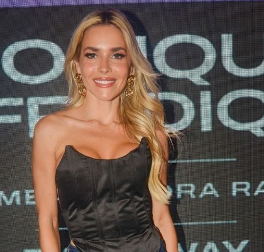 Monique Fradique já foi Paquita! Confira famosas que começaram a carreira como assistentes de palco