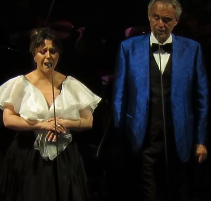 Em sua última passagem pelo Brasil, Andrea Bocelli cantou com Maria Rita em <I>show</i>; relembre