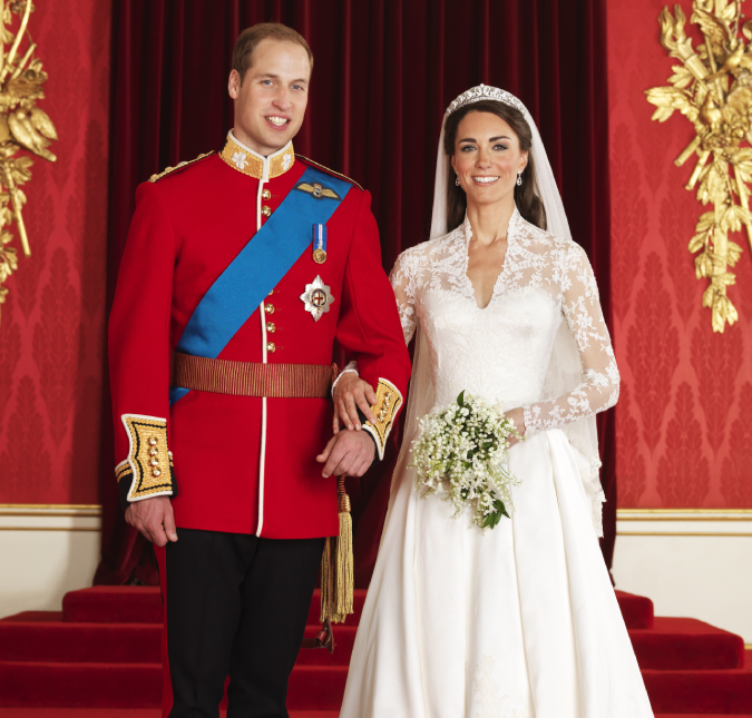 Que susto! Príncipe William e Kate Middleton compartilham foto em preto e branco e internautas comentam: <I>Achei que eles tinham morrido</i>