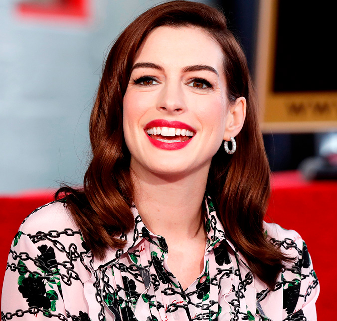 Anne Hathaway afirma estar sóbria há cinco anos: <I>Um marco para mim</i>