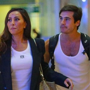 No mesmo hotel de Madonna, Nicolas Prattes celebra aniversário com Sabrina Sato