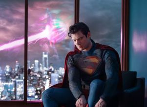 Com David Corenswet no lugar de Henry Cavill, primeira foto do novo <I>Superman</i> é divulgada