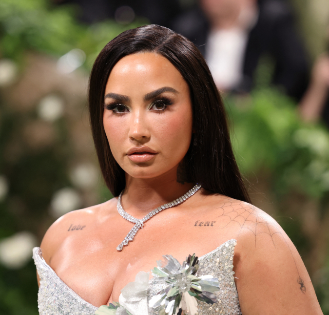 Superou o <i>trauma</i>? Demi Lovato surpreende ao aparecer no <i>MET Gala 2024</i> após dizer que não voltaria mais ao evento; entenda!