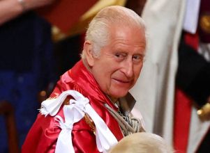Dividiu opiniões! Primeiro retrato oficial de Rei Charles III causa polêmica na <i>internet</i>