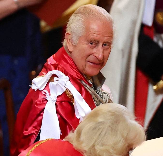Dividiu opiniões! Primeiro retrato oficial de Rei Charles III causa polêmica na <i>internet</i>