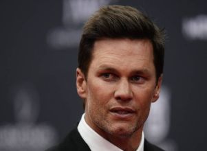 Tom Brady confessa que piadas feitas em <i>show</i> sobre seu divórcio afetaram seus filhos: <i>Não faria isso de novo</i>