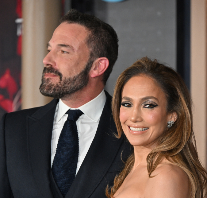 Após boatos de separação, Jennifer Lopez e Ben Affleck são flagrados passeando juntos