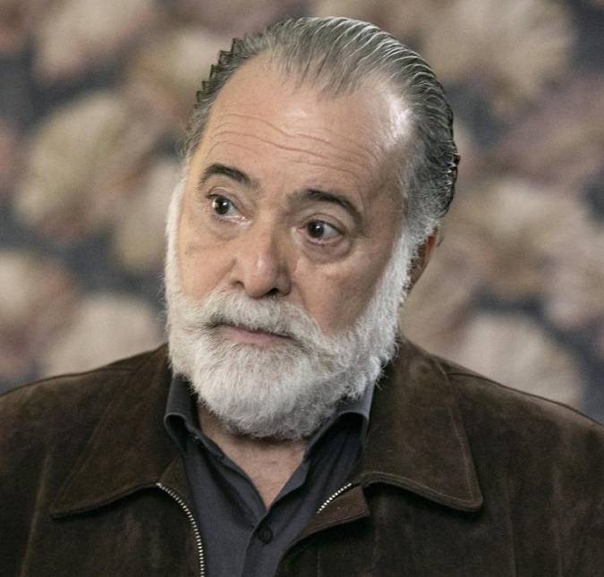 Tony Ramos é submetido a nova cirurgia e boletim médico afirma: <i>Acordado e respirando sem o auxílio de aparelhos</i>