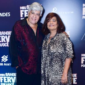 Sidney Magal e esposa marcam presença no pré-lançamento de <i>Meu Sangue Ferve por Você</i>