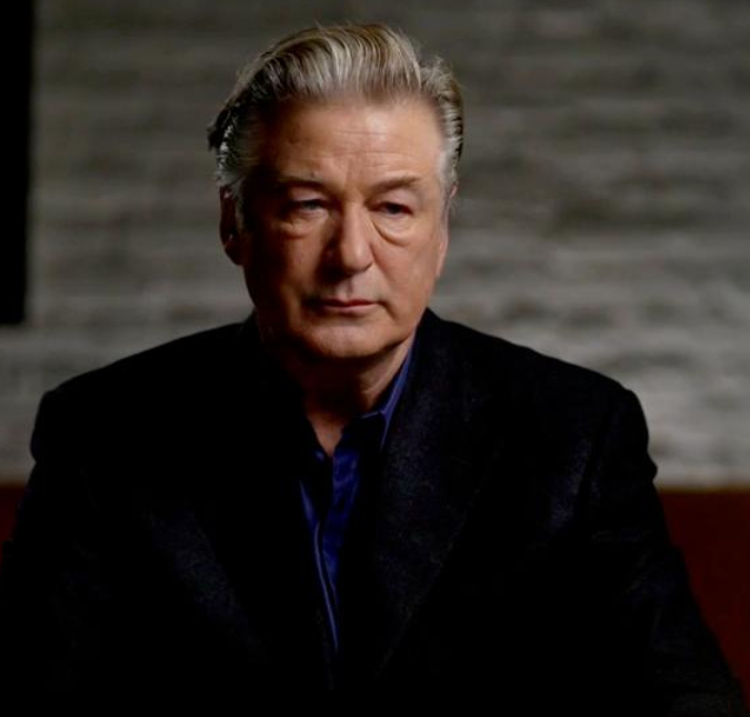 Juiz do caso de Alec Baldwin mantém acusação de homicídio involuntário