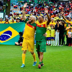 Após abraço de Belo e Denilson no Futebol Solidário da <i>TV Globo</i>, relembre a polêmica de dívida entre os dois