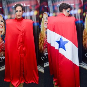 No Brasil, Christian Chávez, do <I>RBD</i>, aparece vestido com a bandeira do Pará para cantar com Joelma