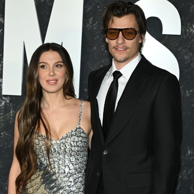 Após casamento secreto com Jake Bongiovi, Millie Bobby Brown ostenta roupas se chamando de <i>esposa</i>; confira!