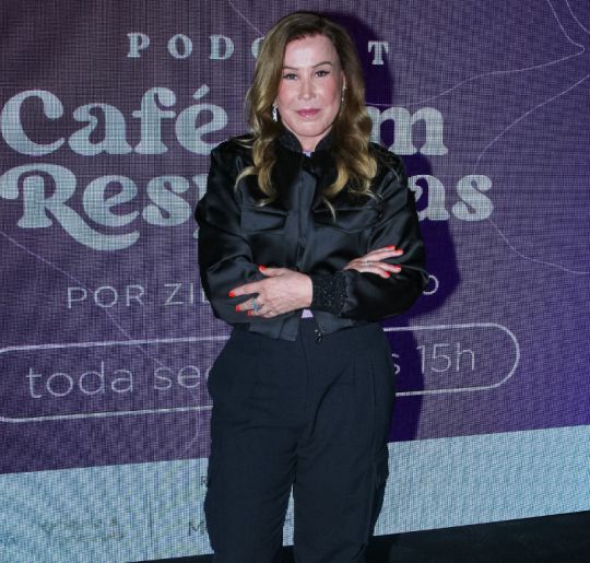 Zilu Camargo promove festa para celebrar lançamento do <I>podcast Café com Respostas</i>