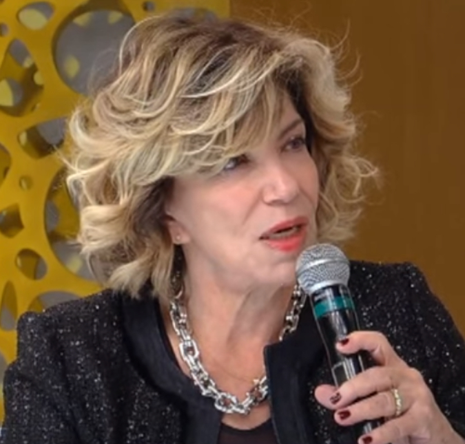Silvia Poppovic aparece em foto com novo namorado após ficar viúva: <i>Nova oportunidade de amar</i>