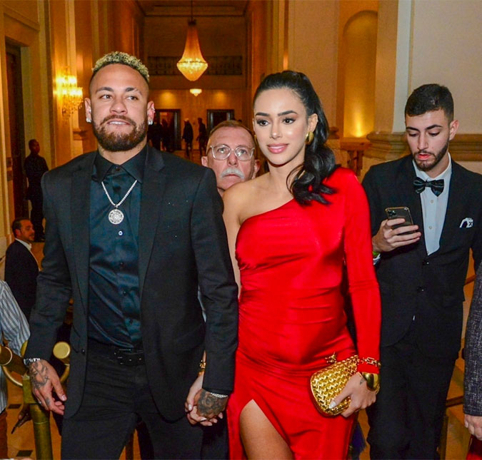 Neymar Jr. aparece ao lado de Bruna Biancardi no Dia dos Namorados e detalhe chama atenção de internautas