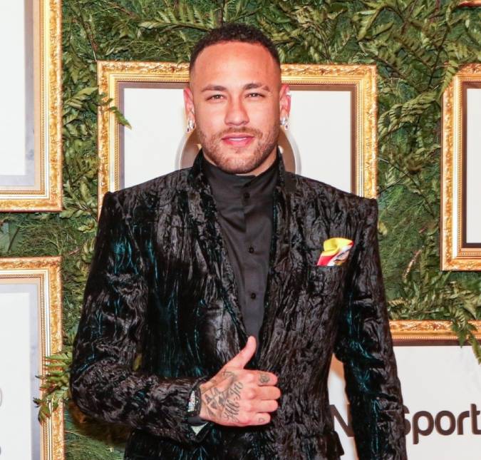 Neymar Jr. faz tatuagem em homenagem à filha Mavie